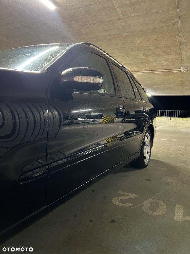 Mercedes-Benz E-Class 2004 photo 3