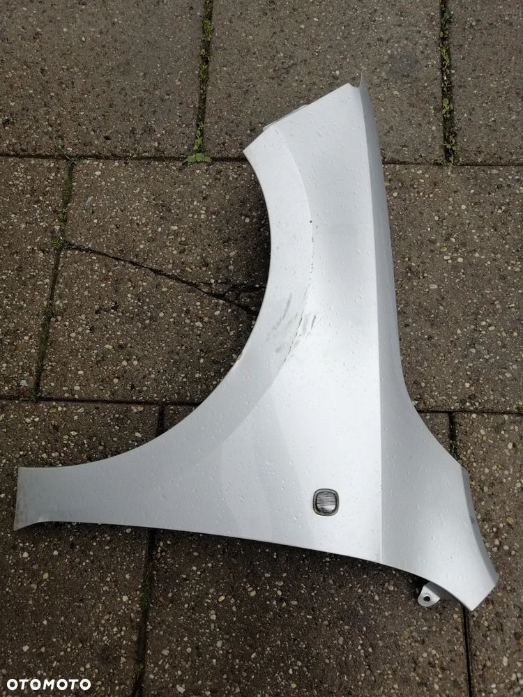 Skoda Rapid błotniki przód kod lakieru 9156  LA7W - 3