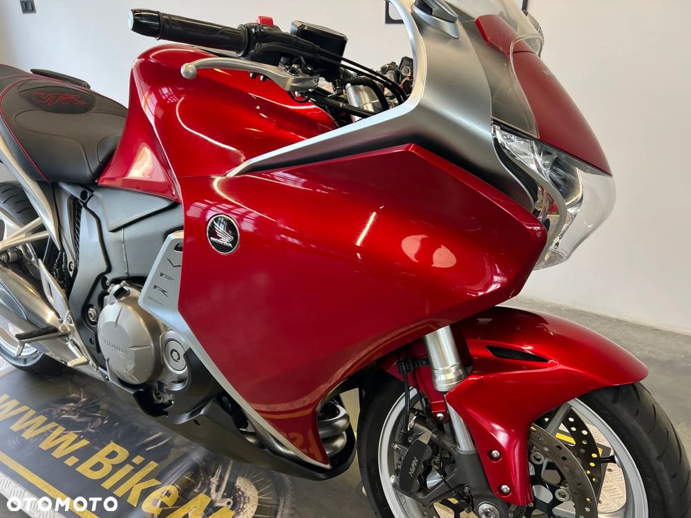 Honda VFR - 23