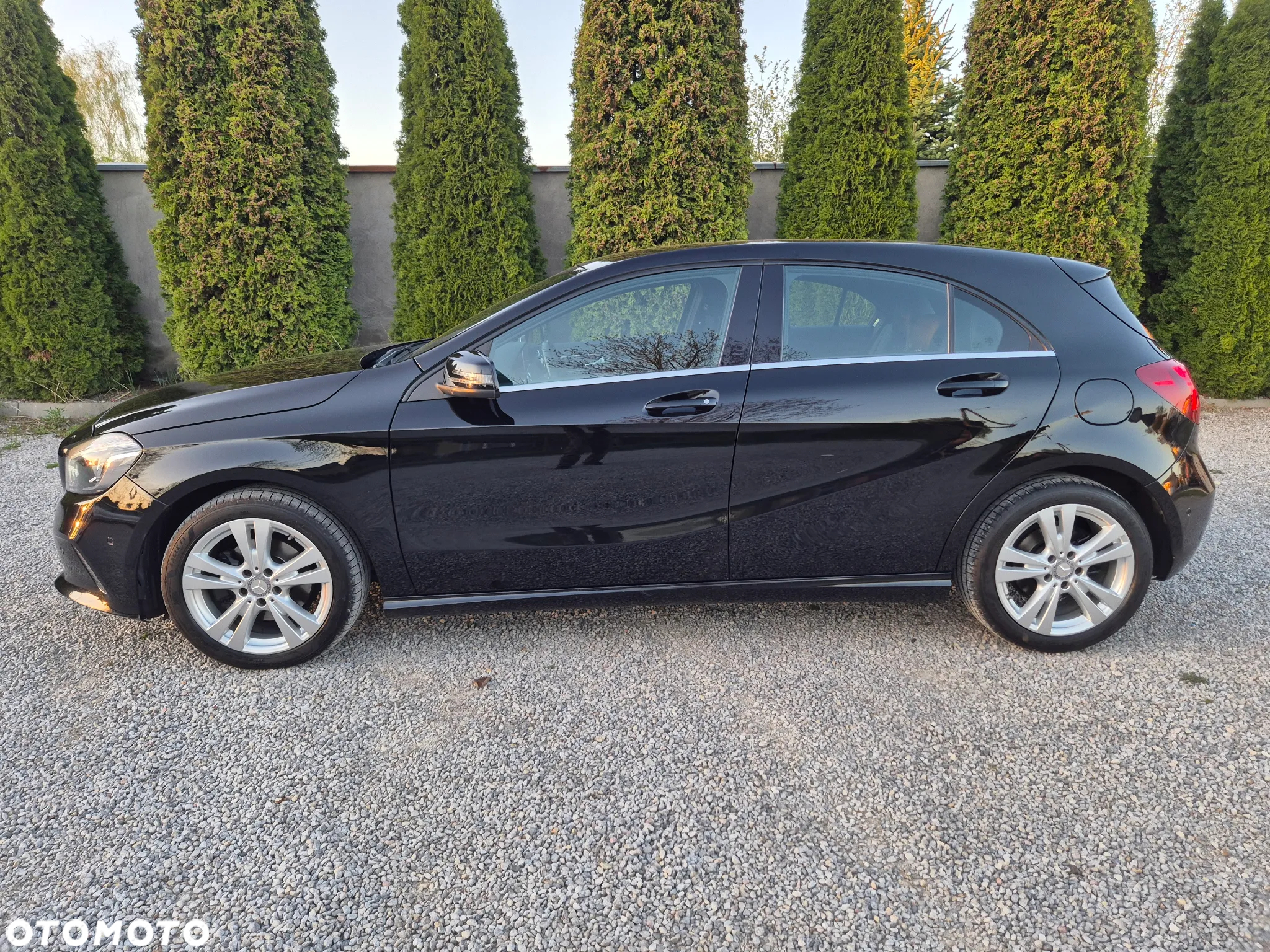 Mercedes-Benz Klasa A 180 (BlueEFFICIENCY) Urban - 2