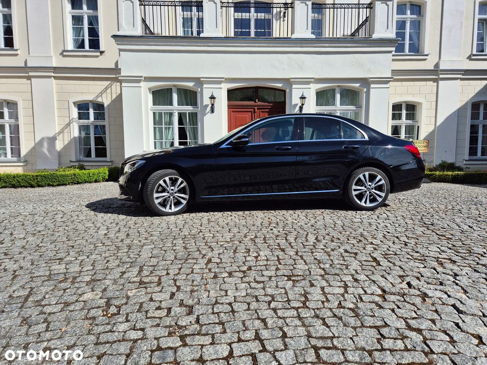 Mercedes-Benz Klasa C 300 9G-TRONIC - 2