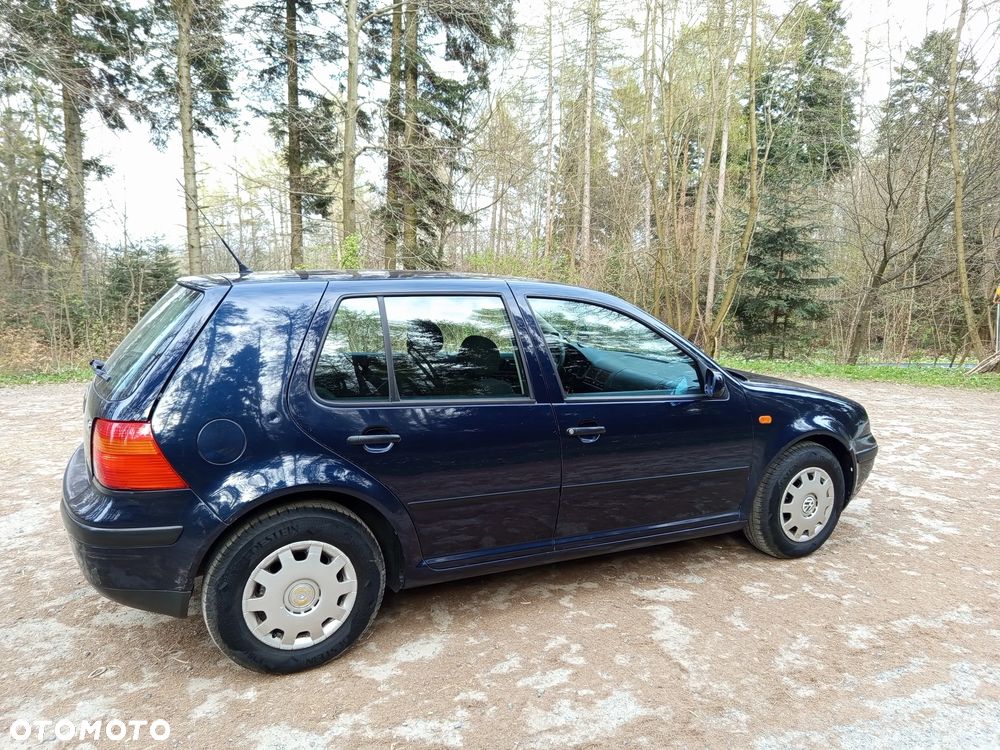 Volkswagen Golf 1.6 - 10