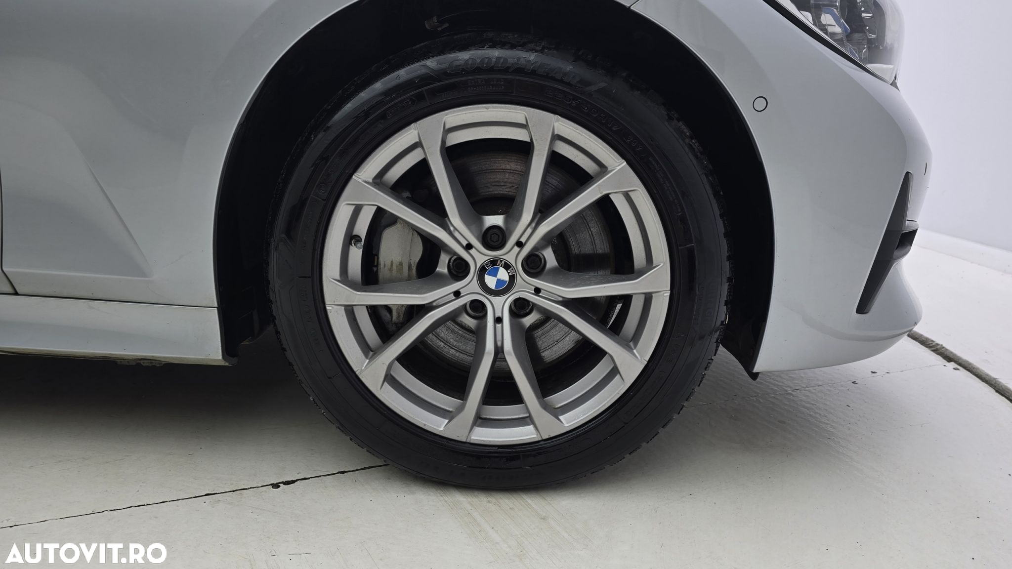BMW Seria 3 330d xDrive AT - 23