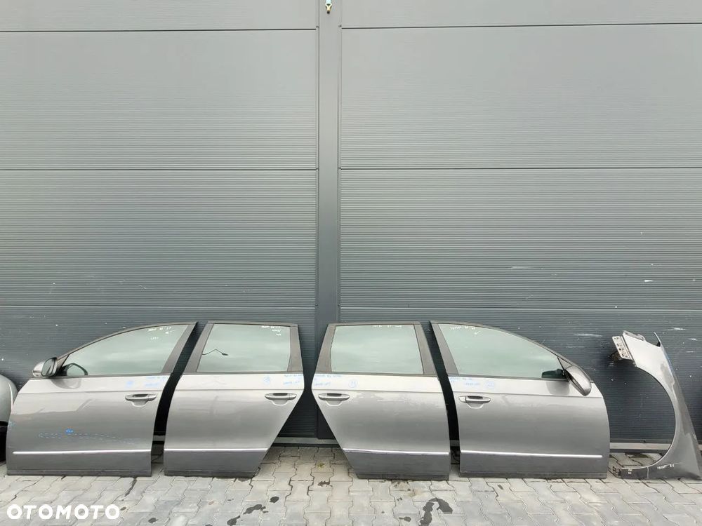 VW PASSAT B6 DRZWI / KLAPA BAGAŻNIKA / BŁOTNIK / MASKA / DESKA ROZDZIELCZA BIAŁE / CZARNE - 22