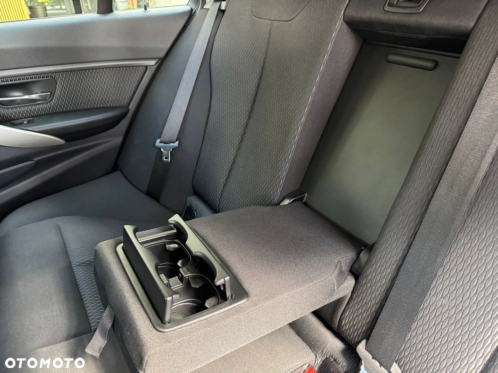 BMW Seria 3 318d DPF Edition Sport - 30
