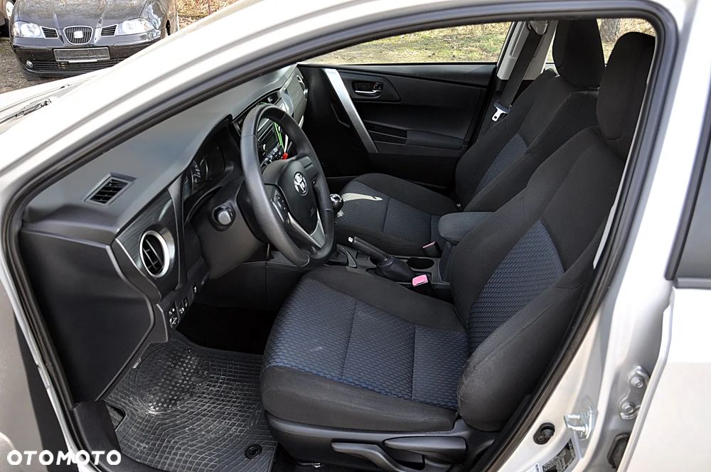 Toyota Auris 1.4 D-4D Luna - 15