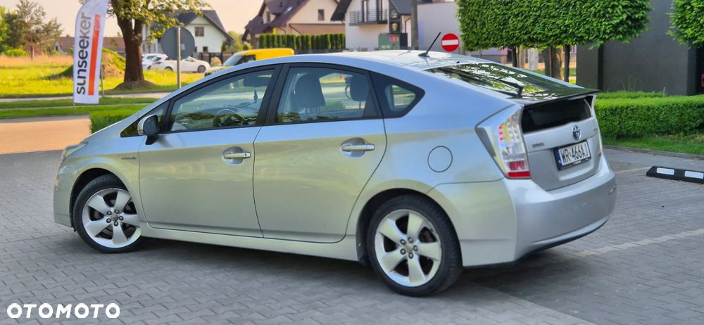 Toyota Prius (Hybrid) Life - 33