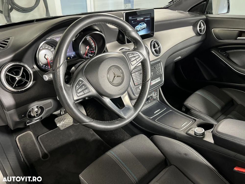 Mercedes-Benz CLA 180 7G-DCT Urban - 10