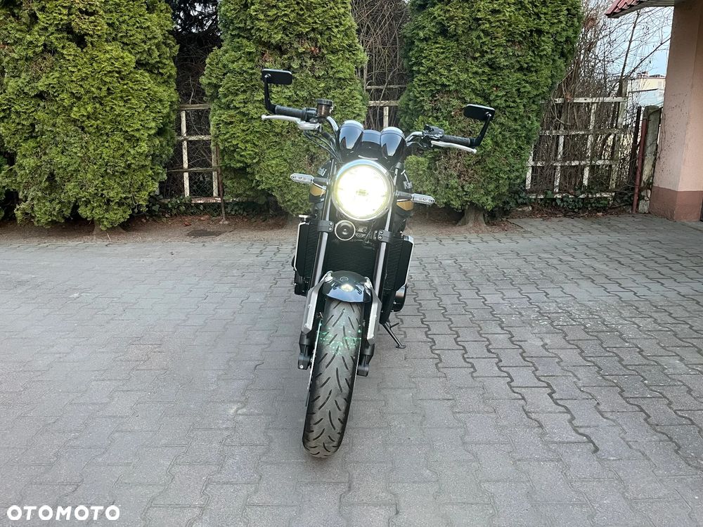 Kawasaki Z 900 RS - 9