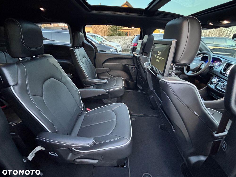 Chrysler Pacifica - 26