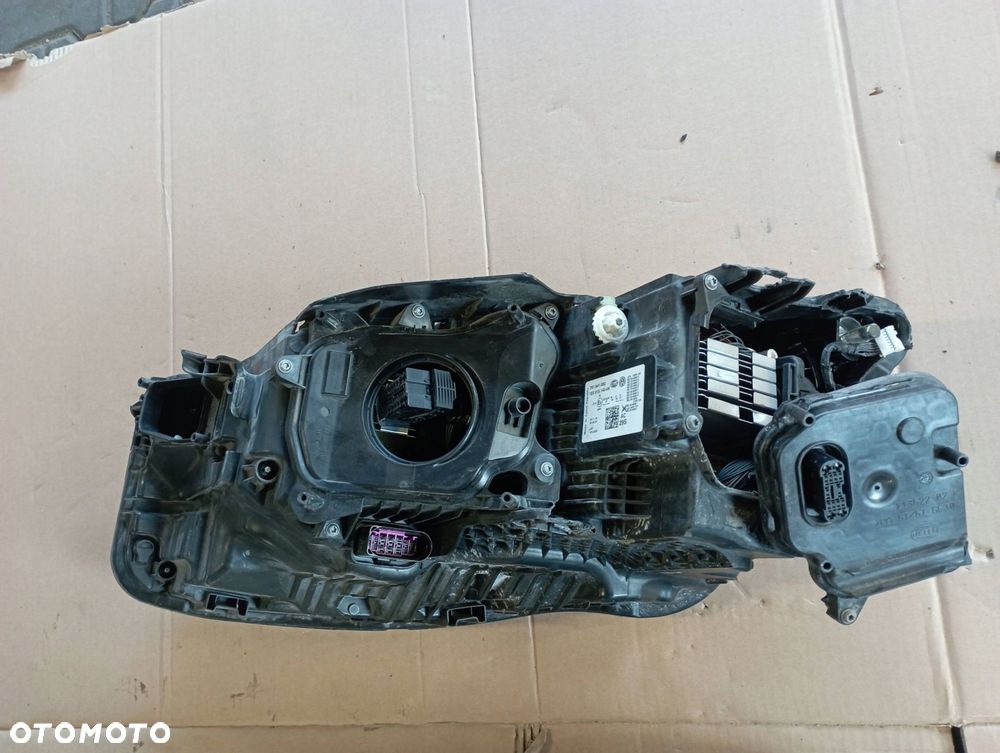 VW TOUAREG III LAMPA PRAWA PRZÓD PRZEDNIA 761941082 - 8