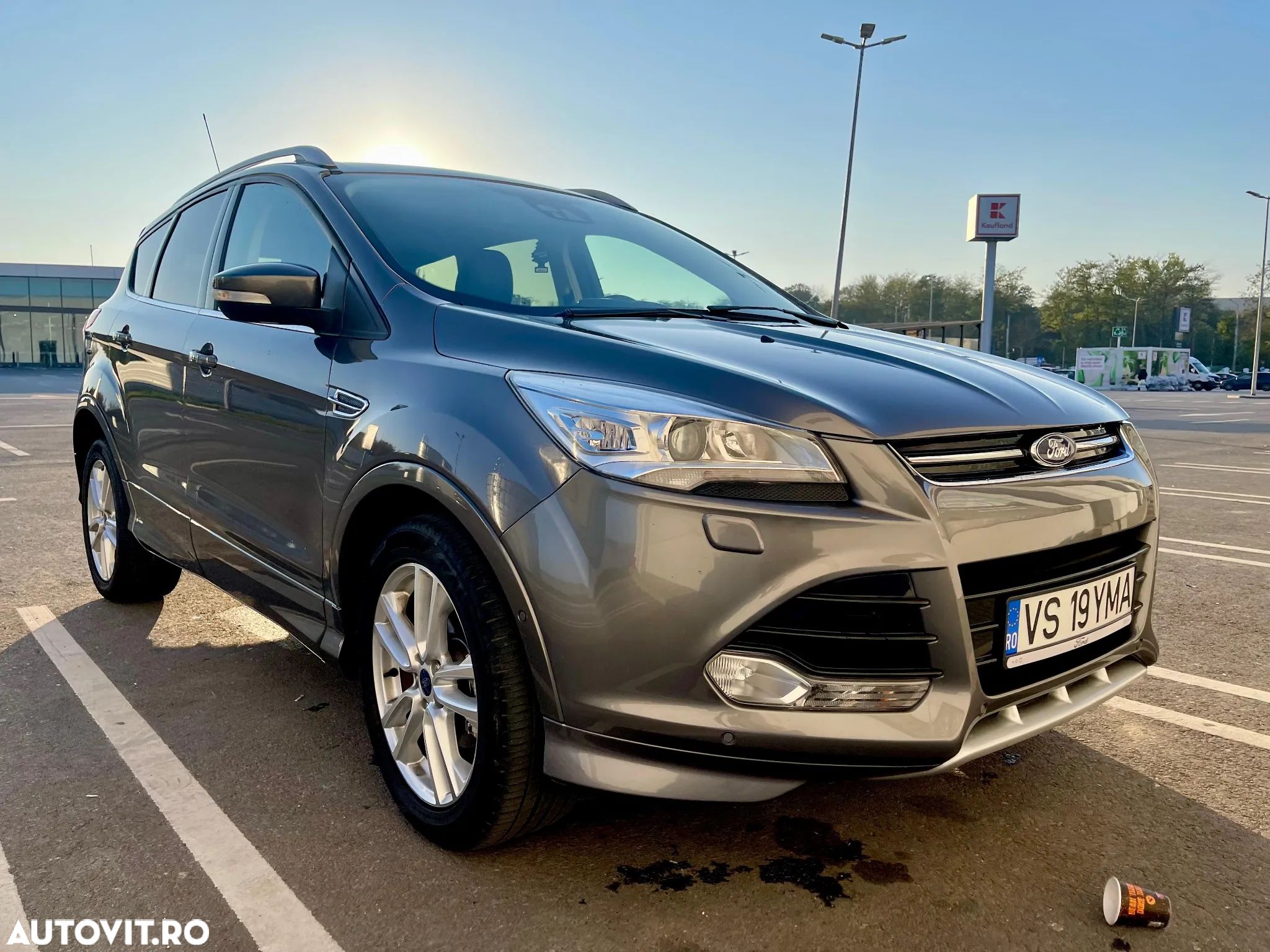 Ford Kuga - 1