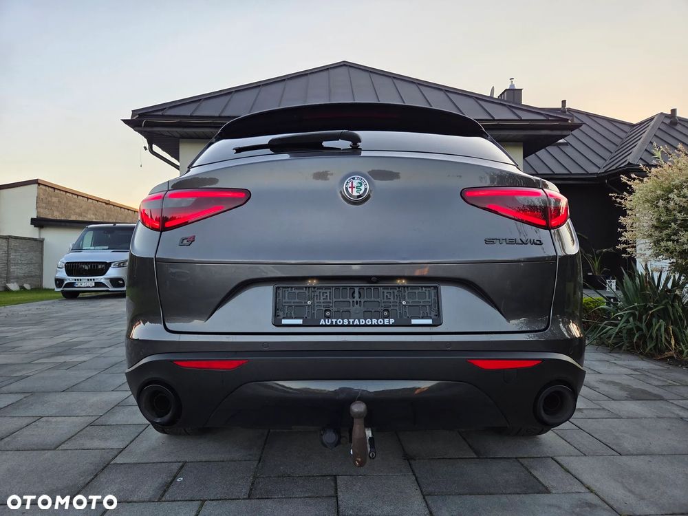 Alfa Romeo Stelvio - 6