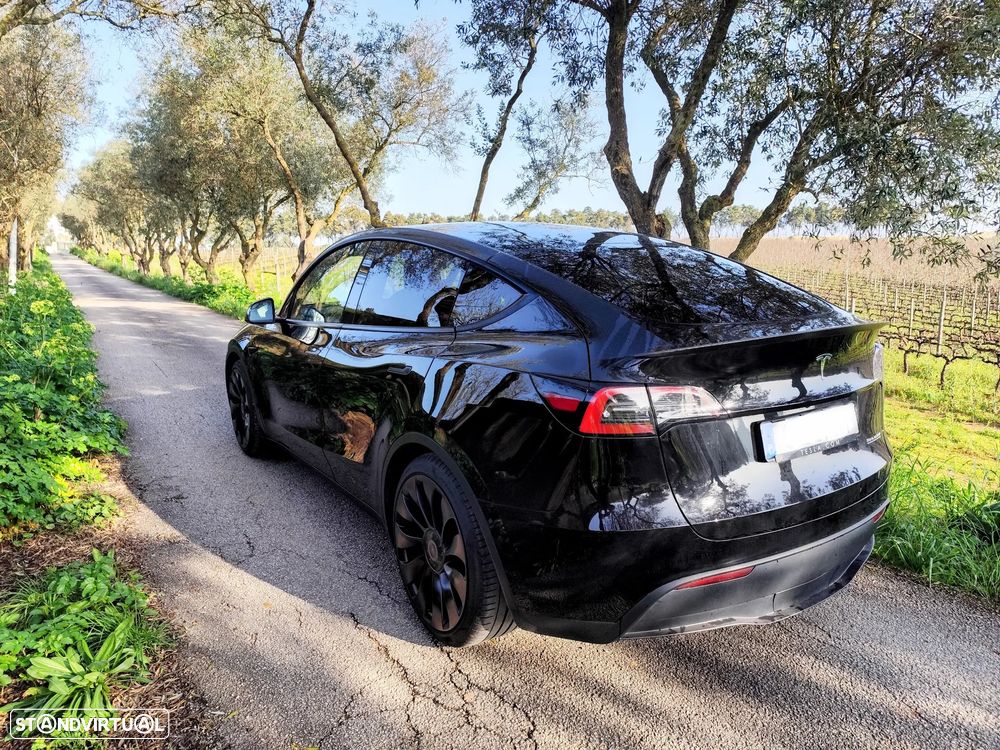 Tesla Model Y Performance Dual Motor AWD - 3