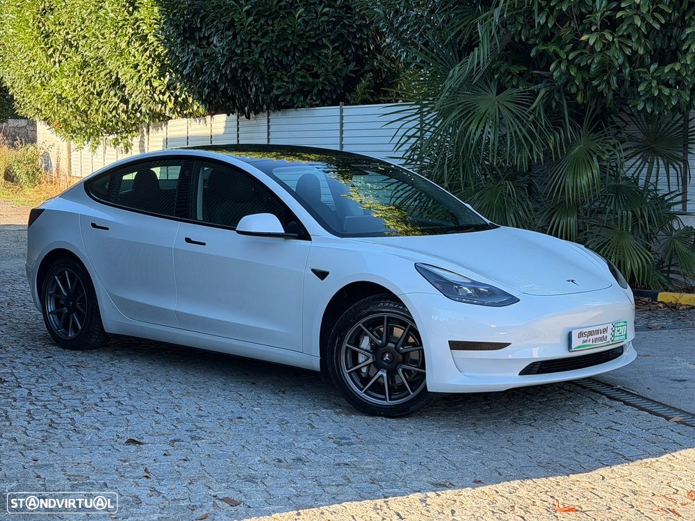 Tesla Model 3 2023 photo 2