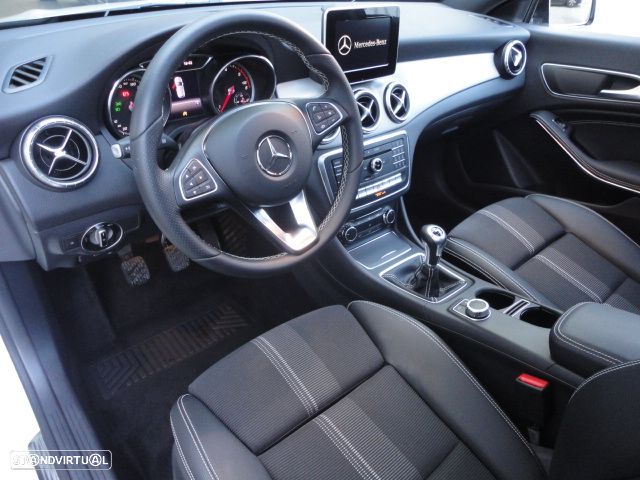 Mercedes-Benz CLA 180 d Shooting Brake Urban - 7