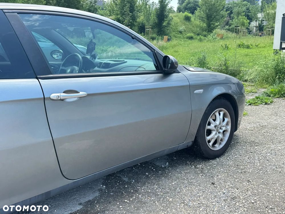 Alfa Romeo 147 1.9 JTD 8V M-Jet Distinctive - 7