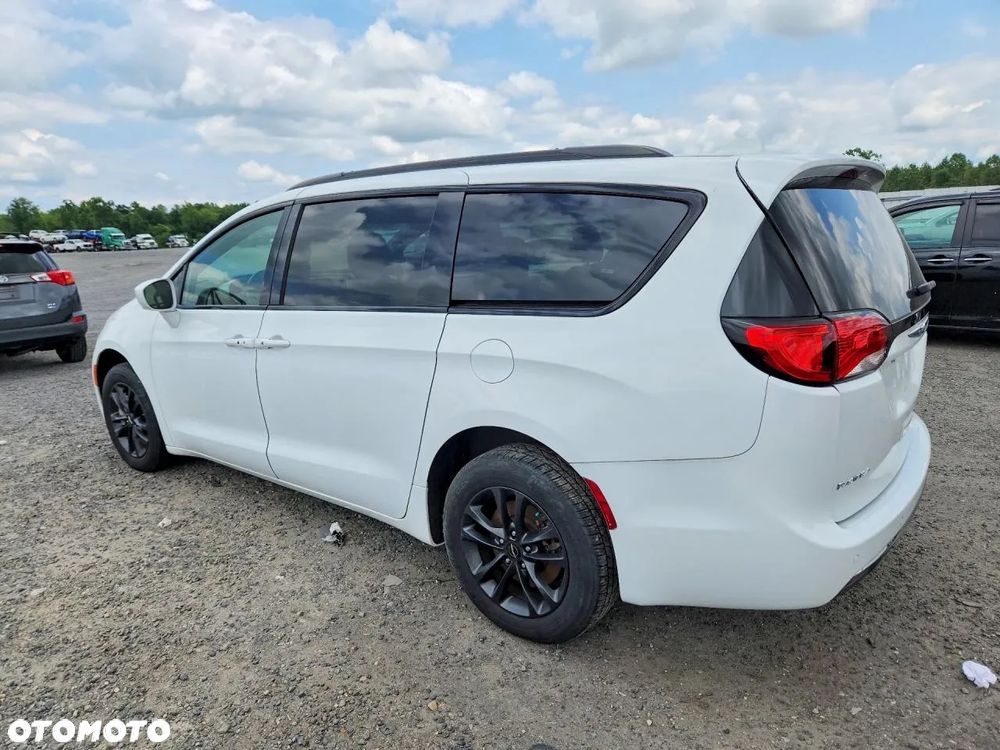Chrysler Pacifica - 2