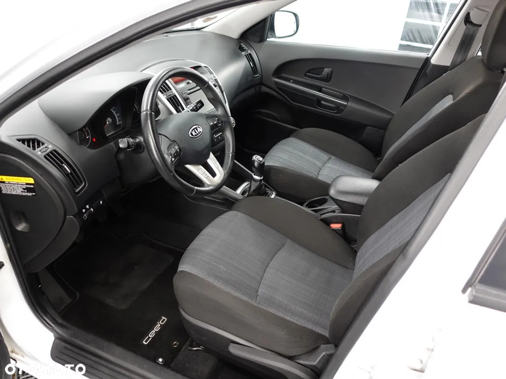 Kia Ceed Cee'd 1.6 Crdi Comfort + - 12