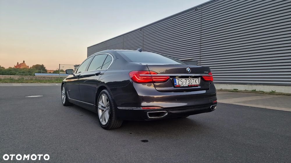 BMW Seria 7 750i xDrive - 4