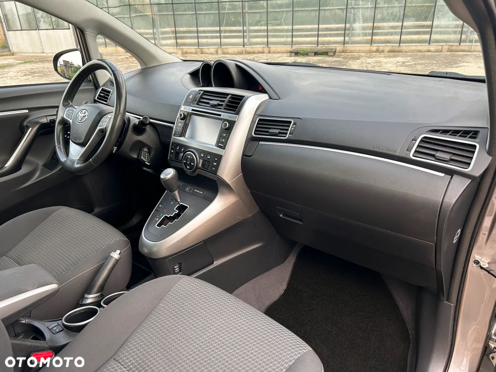 Toyota Verso 1.8 Multidrive Edition - 17