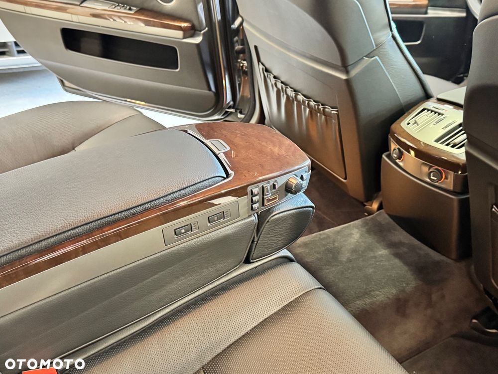 BMW Seria 7 750Li - 24