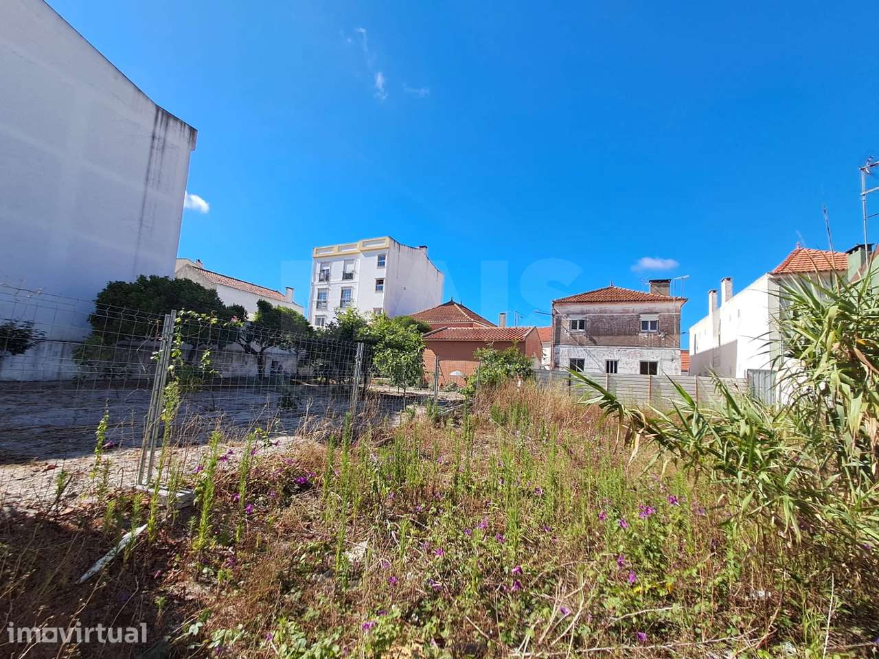 Terreno para construção de prédio junto à Fonte Luminosa - Grande imagem: 2/10