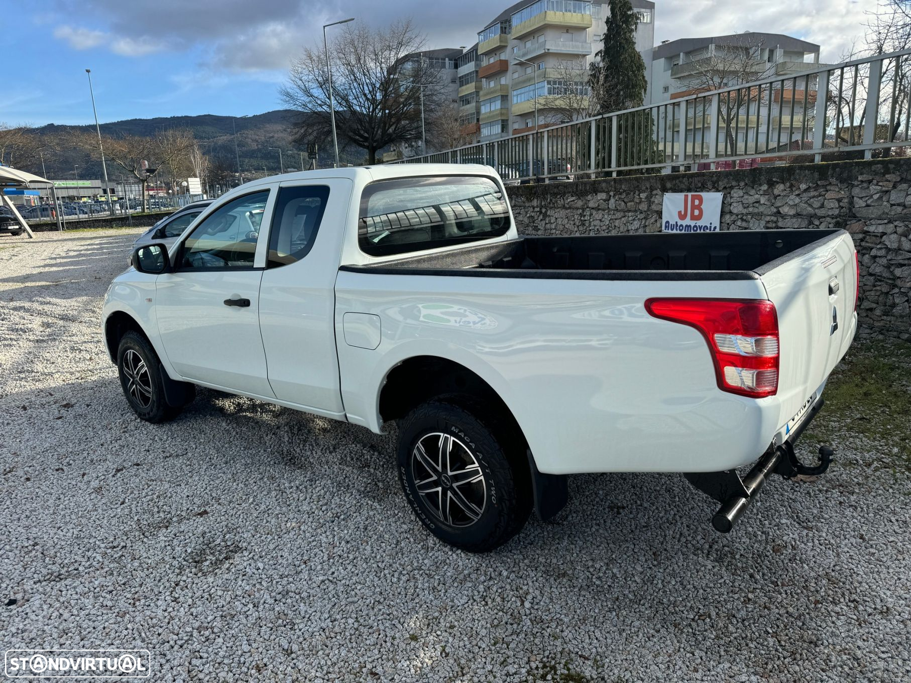 Mitsubishi L200 2.4 DI-D Club Invite 4WD - 4