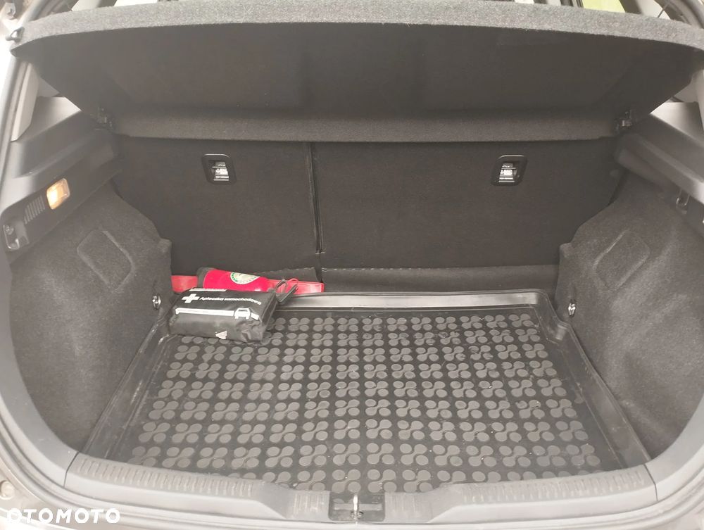 Toyota Auris 1.6 Premium - 16