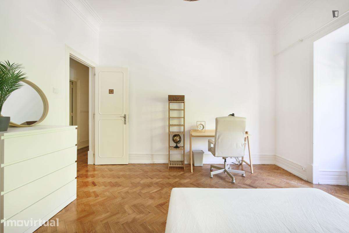 Quarto - localizado em Marquês de Pombal Lisbon - Grande imagem: 2/34