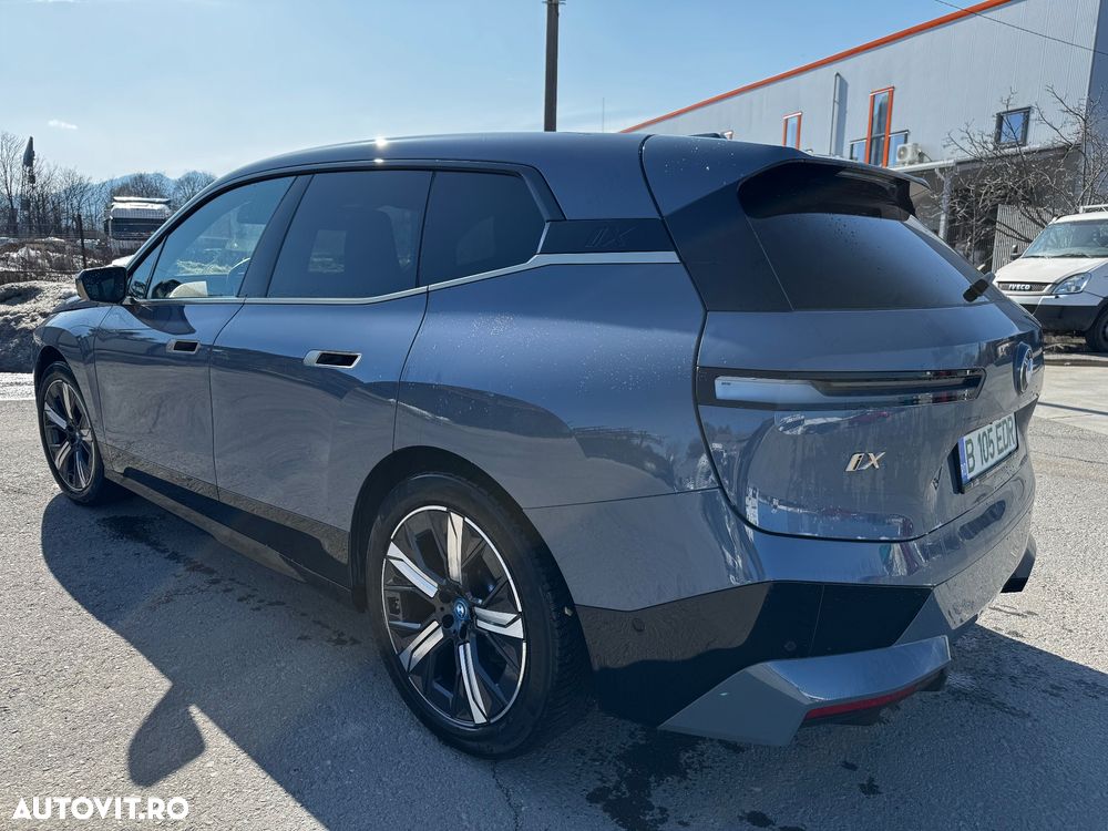 BMW iX - 16