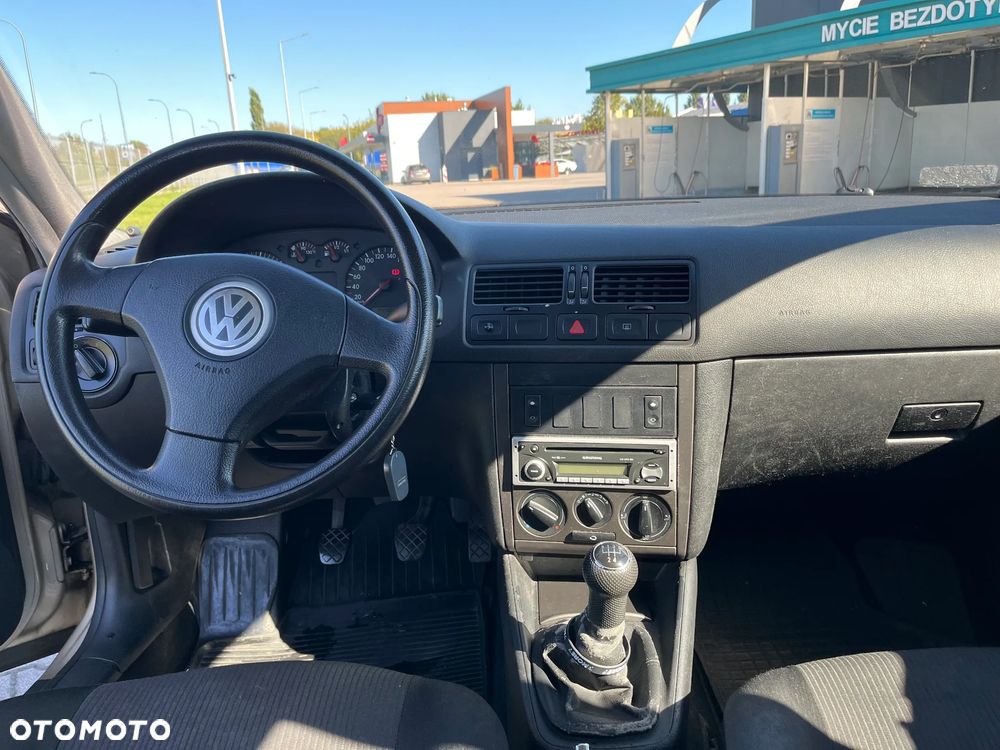 Volkswagen Bora Variant 1.6 - 8