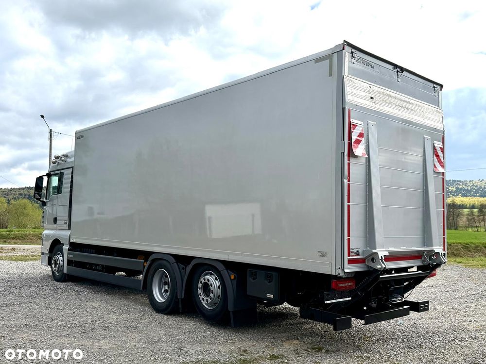 MAN TGX 26.440 / KONTENER / IZOTERMA / WINDA / 20 PALET / CAŁY NA PODUSZKACH / 3 OSIE / 3 OŚ PODNOSZONA + SKRĘTNA / EURO 6 / SPROWADZONY / SERWISOWANY - 5