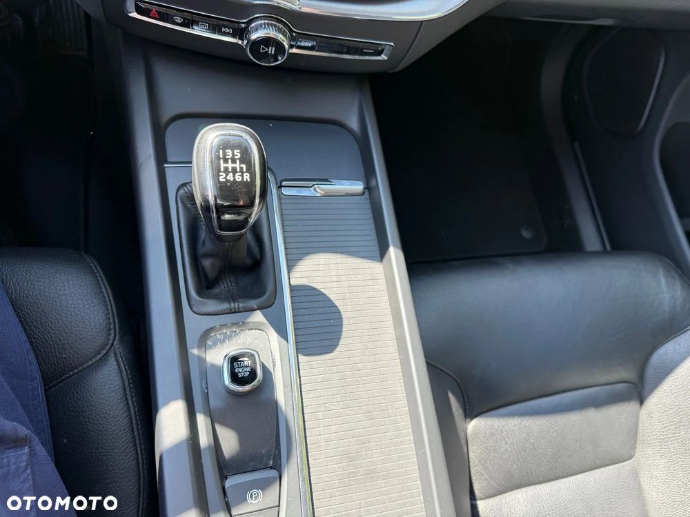 Volvo XC 60 D3 Momentum Pro - 23