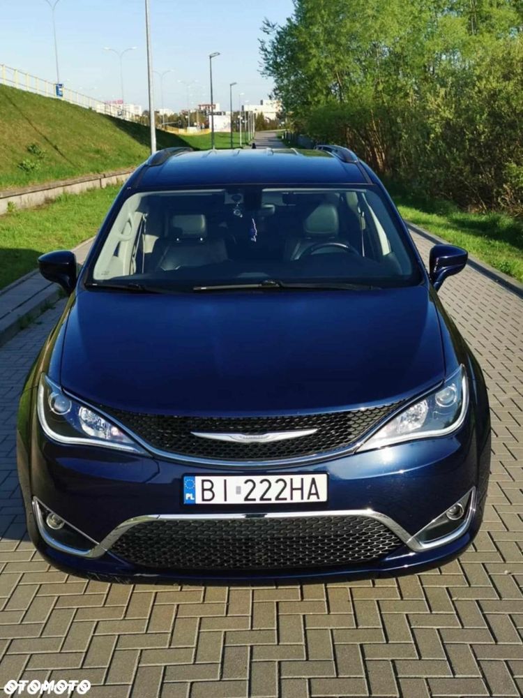 Chrysler Pacifica - 1