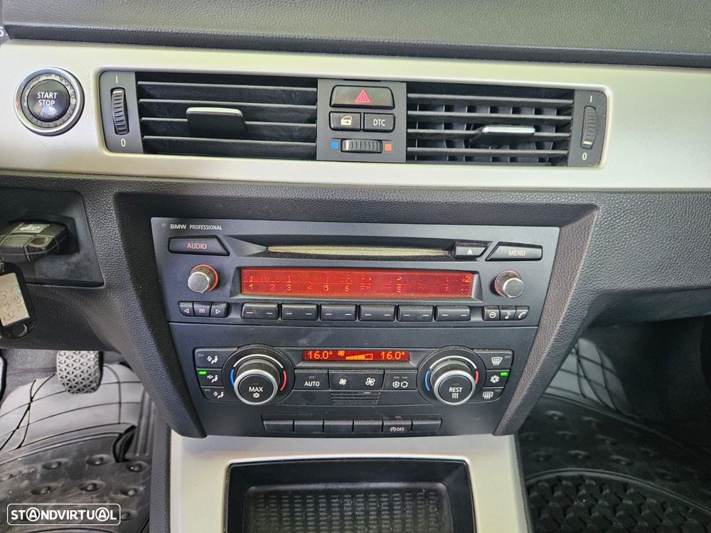 BMW 318 d LifeStyle - 29