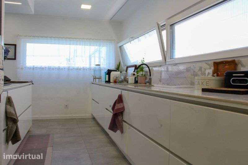 Moradia T5 com Piscina e Jardim - Grande imagem: 4/12