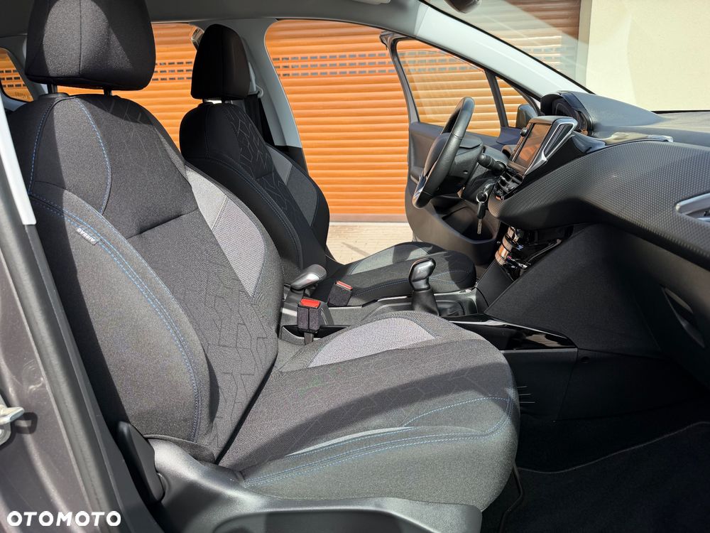 Peugeot 2008 BlueHDi 100 STOP & START Signature - 38
