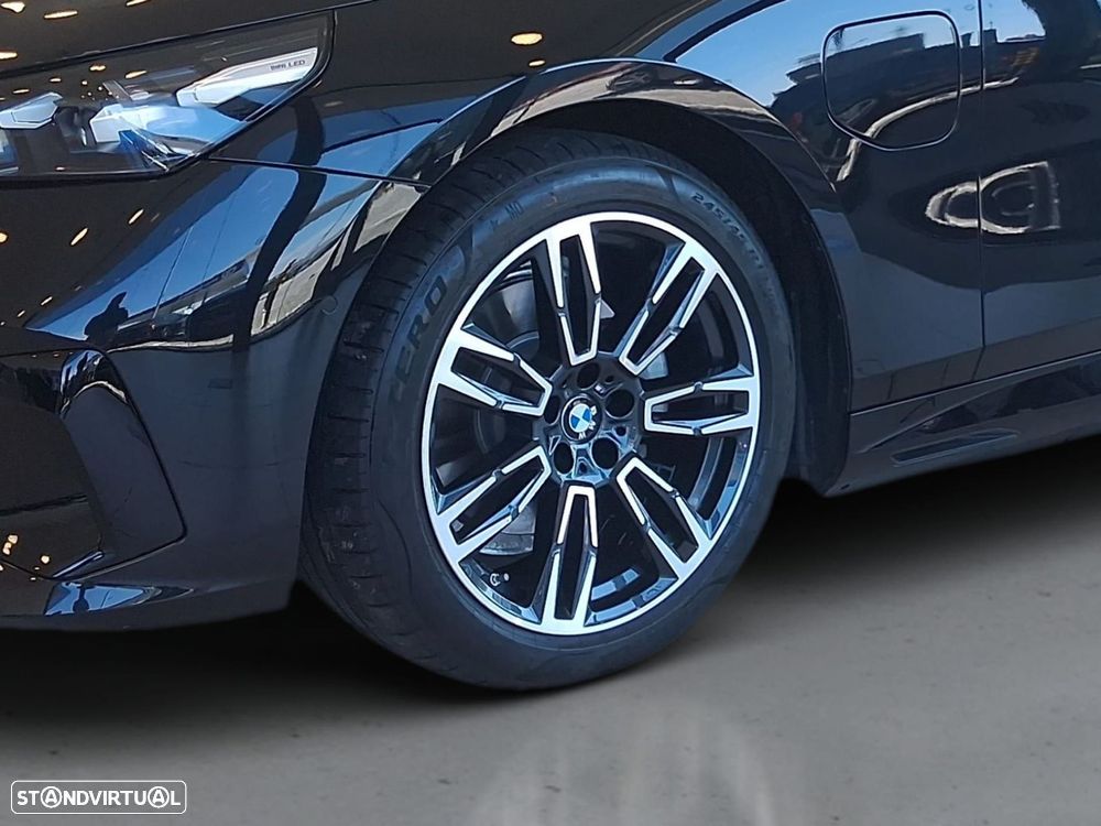 BMW 530 e Pack Desportivo M — fotografia 25