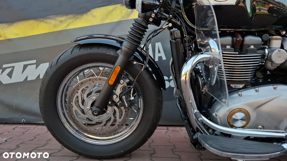 Triumph Bonneville - 15