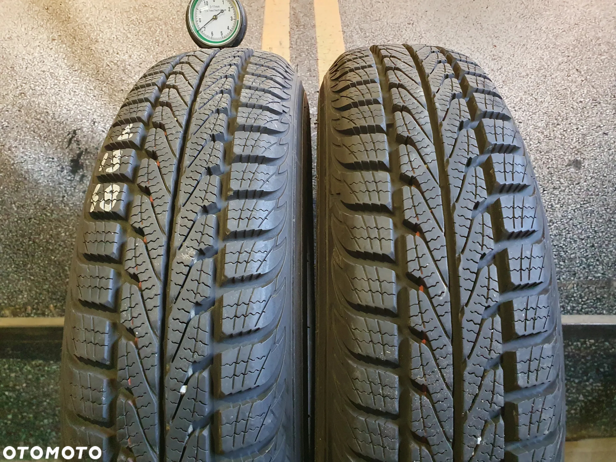 Para opon Toyo Vario V-2  145/80/13 - 2