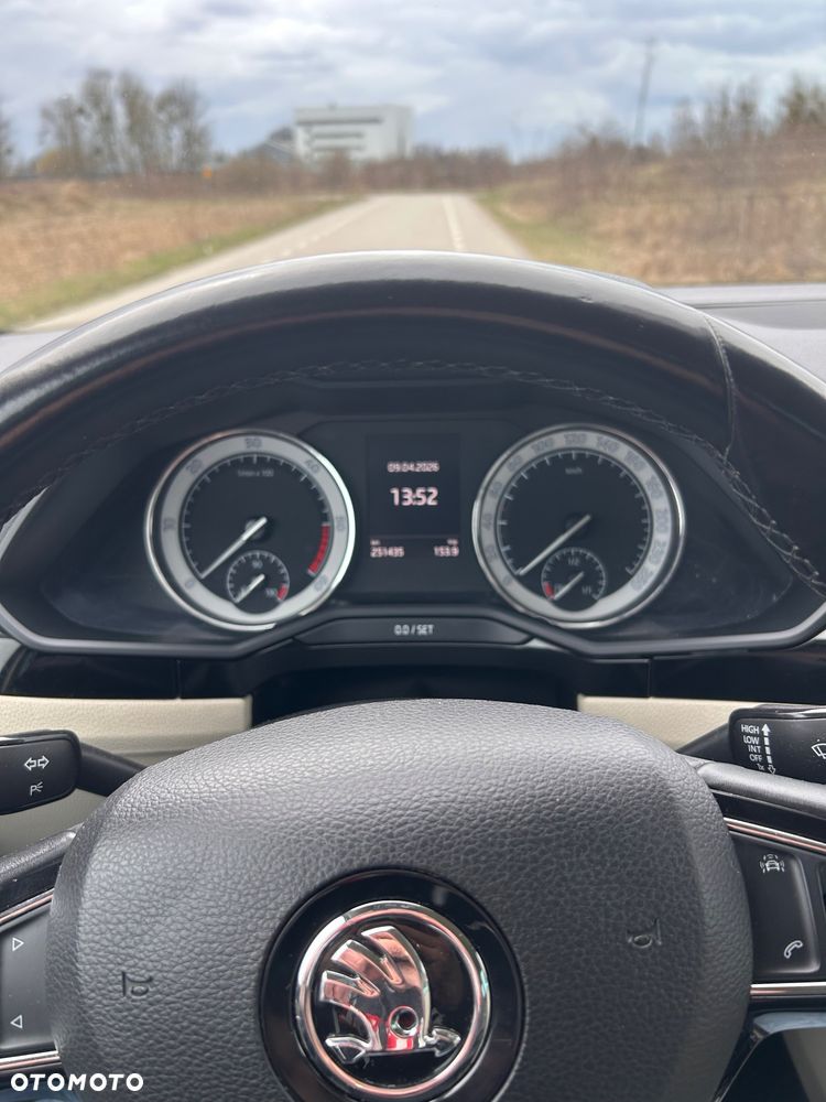Skoda Superb 2.0 TDI 4x4 L&K DSG - 2