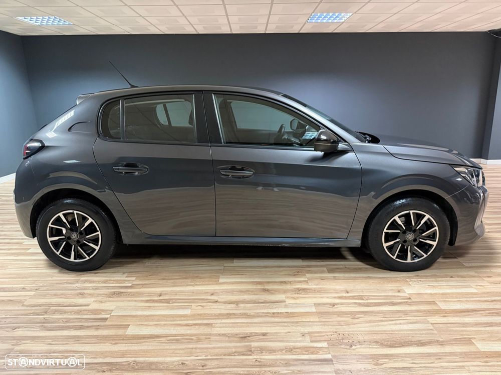 Peugeot 208 - 8