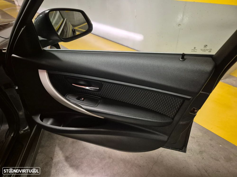 BMW 320 d Touring Line Modern - 38