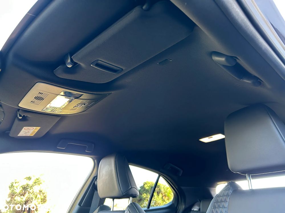 Lexus UX 250h GPF F Impression 2WD - 33