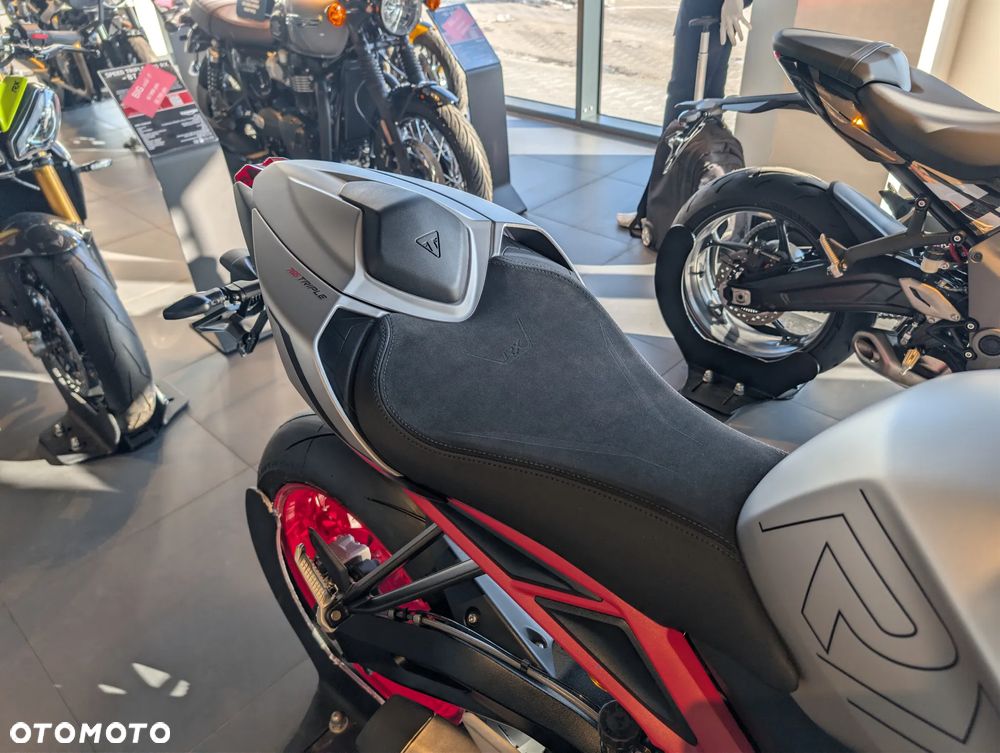 Triumph Street Triple - 10