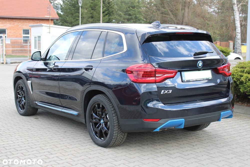 BMW iX3 - 10