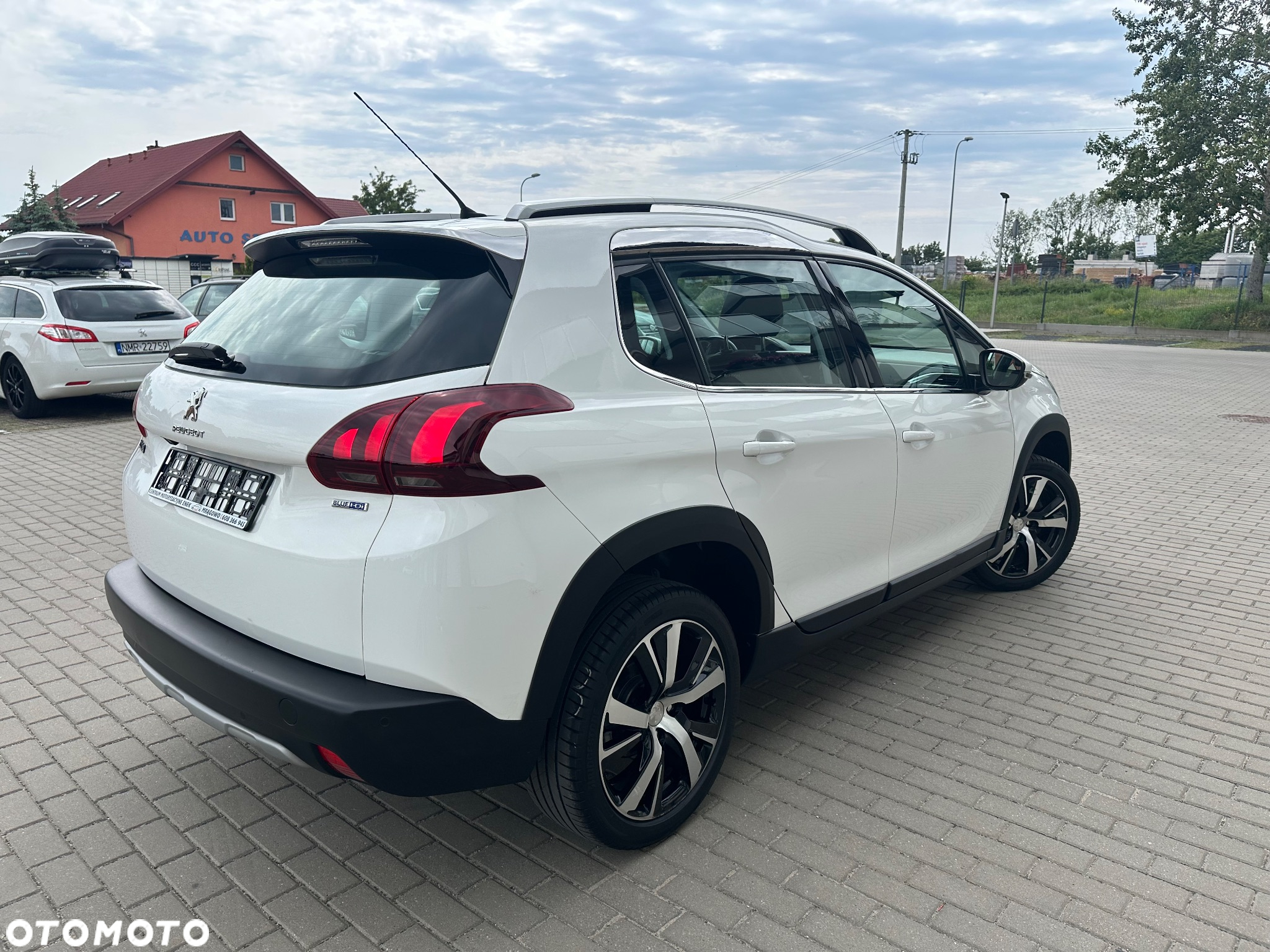 Peugeot 2008 1.6 BlueHDi Allure - 11
