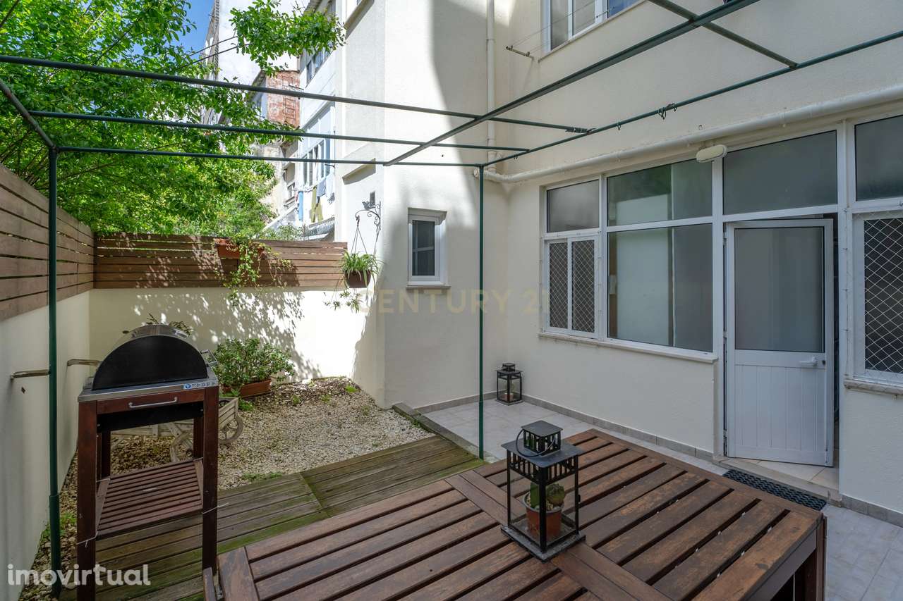 T2 em Campo de Ourique com Pátio de 23m² - Grande imagem: 2/23