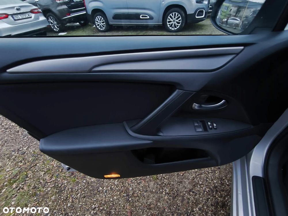 Toyota Avensis 1.8 Active - 8